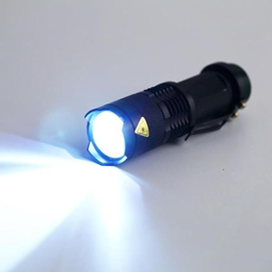 MINI CREE 2000LM LED ADJUSTABLE ZOOM FLASHLIGHT